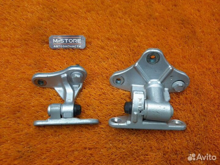 Петля двери передняя правая Mercedes-Benz M-Class