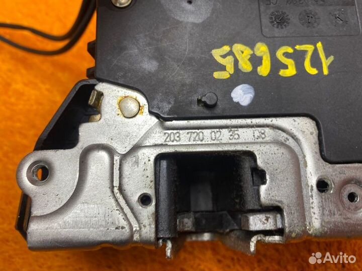 Замок двери передний правый Mercedes-Benz C-Class