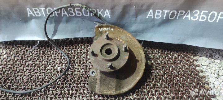 Кулак поворотный левый лансер 9 Mitsubishi Lancer