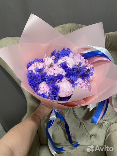 Васильки и пионы