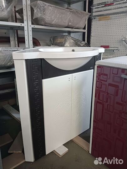 Шкафы-зеркало, тумбы для ванной