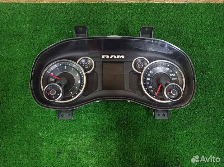 Dodge RAM 2019- щиток приборов приборная панель