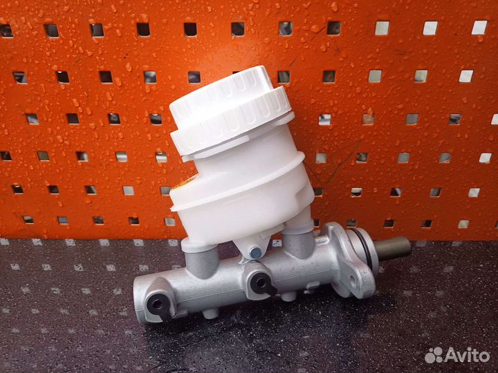 Главный тормозной цилиндр Mitsubishi l200