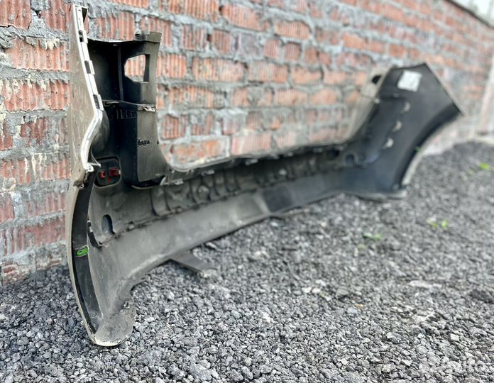 Залний бампер рено сценик 2