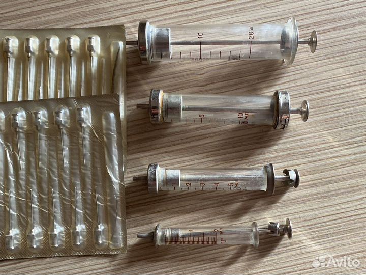 Медицициеский стеклянный шприц