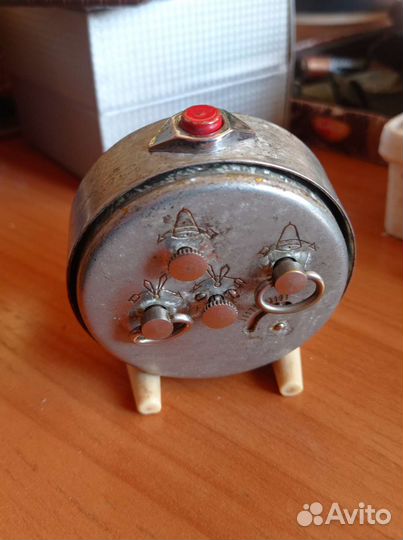 Винтажные часы-будильник Слава