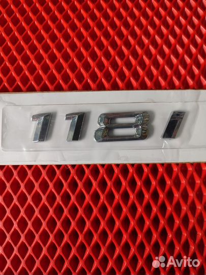 Эмблема шильдик на BMW 118i