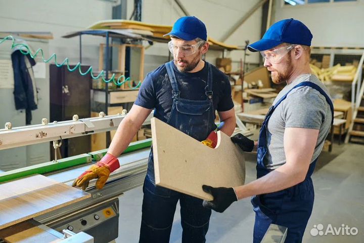 Рабочий на мебельное производство