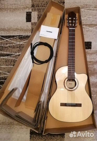 Классическая гитара со звукоснимателем