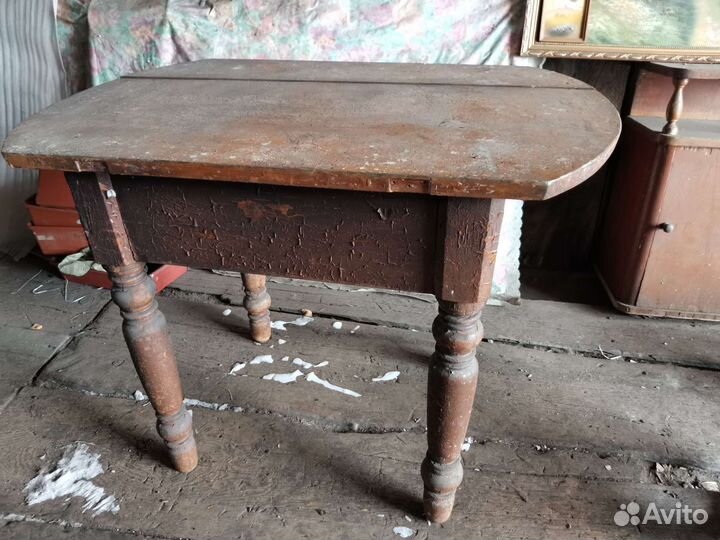 Старинный круглый стол
