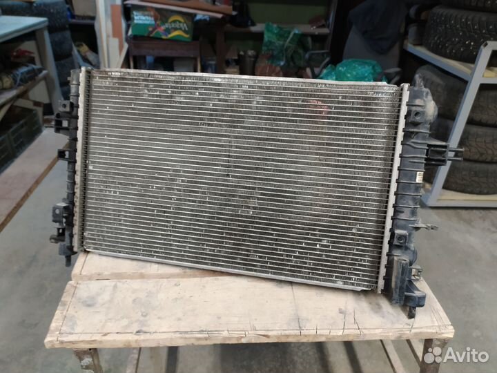 Радиатор охлаждения Opel Astra H