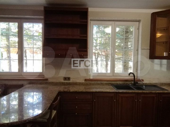Коттедж 460 м² на участке 25 сот.