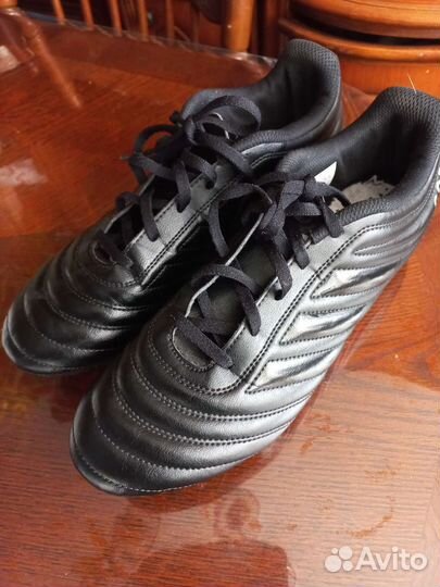 Футбольные бутсы adidas