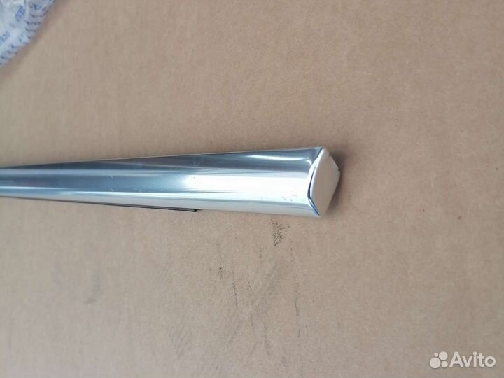 Молдинг стекла задний нижний левый volvo XC70