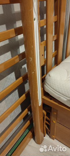 Детская кроватка с маятником и ящиком