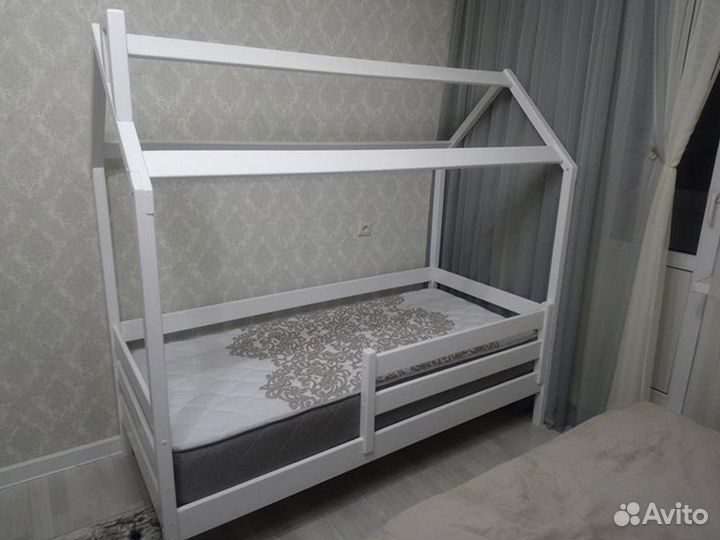 Кровать детская домик белая из массива