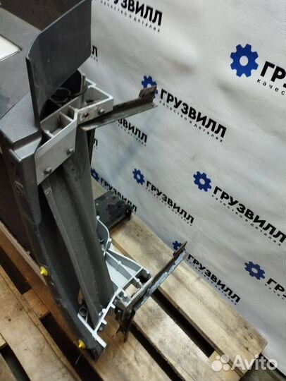 Подножка кабины правая Volvo FH4 82141521