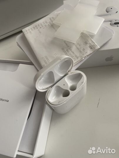 Airpods 2 оригинал, только кейс