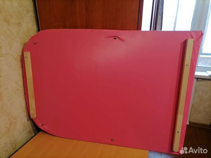 Пеленальная доска на кроватку