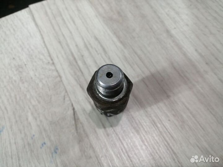 Датчик давления масла Renault logan 2