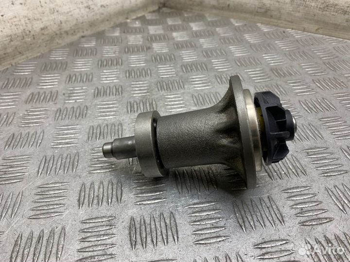 Насос водяной Mercedes-Benz S-Class W126 M110 1985