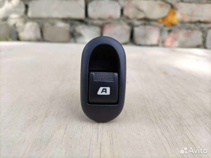 Кнопка стеклоподъёмника Citroen C3