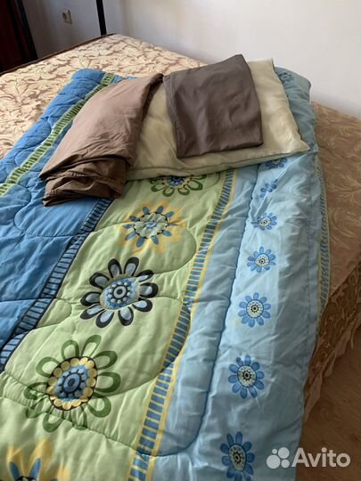 Одеяло и постельное