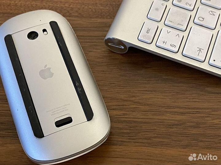 Клавиатура и мышь Apple