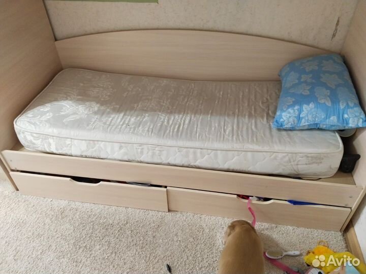 Детская двухъярусная кровать