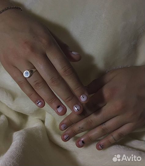 Модель на маникюр