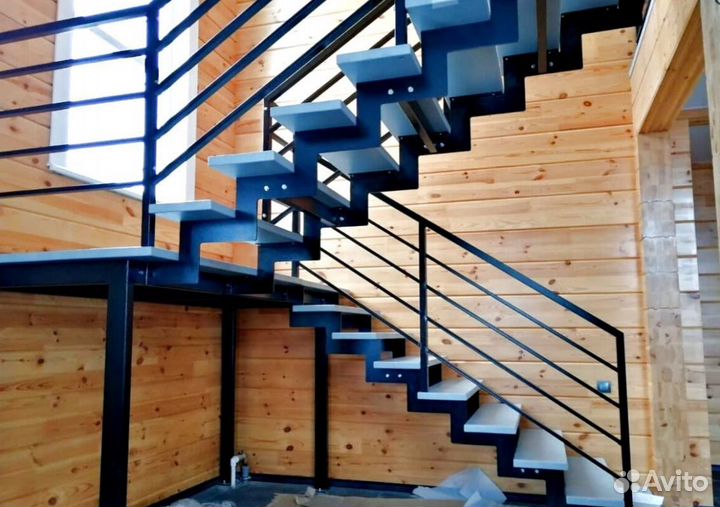 Каркас лестницы из металла