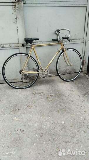 Дорожный велосипед старт шоссе