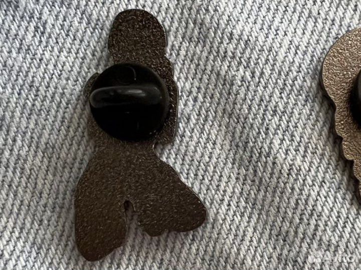 Значок пин розовый мандалорец малыш Йода