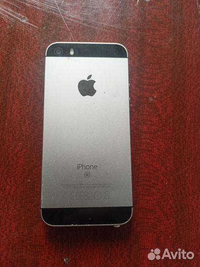 iPhone SE, 32 ГБ