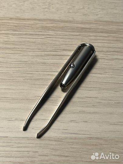 Пинцет для бровей с подсветкой