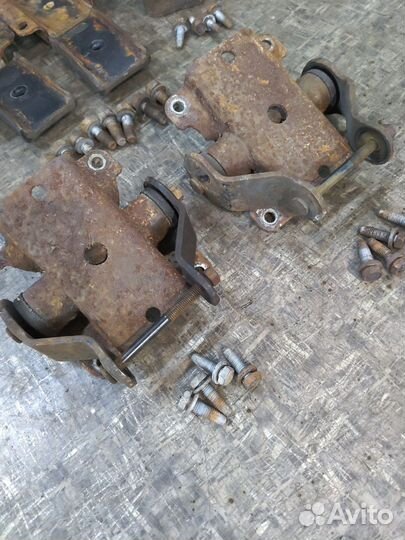 Крепление рессор Додж караван Вояджер 01-07г