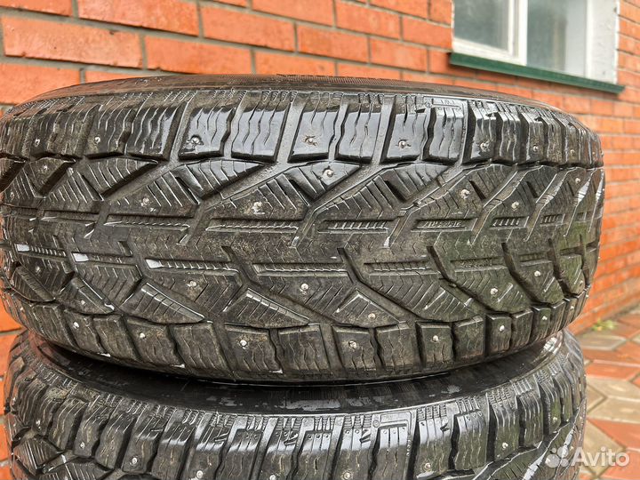 Tigar SUV Ice 215/55 R17
