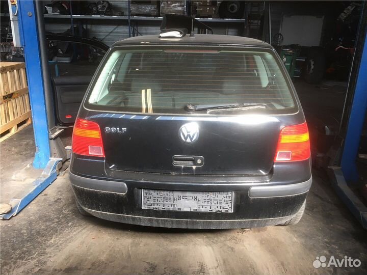 Разбор на запчасти Volkswagen Golf 4