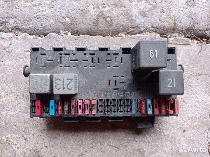 Блок предохранителей Volkswagen Jetta2