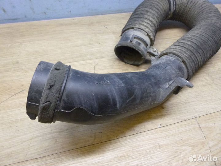 Патрубок воздушного фильтра Toyota Corolla E150