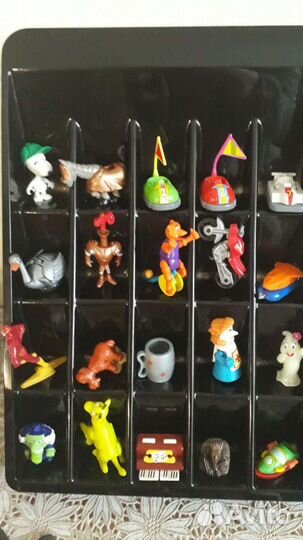 Игрушки из киндеров, много