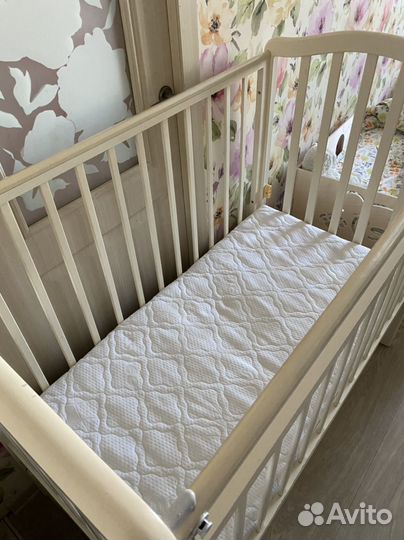 Детская кроватка с продольным маятником