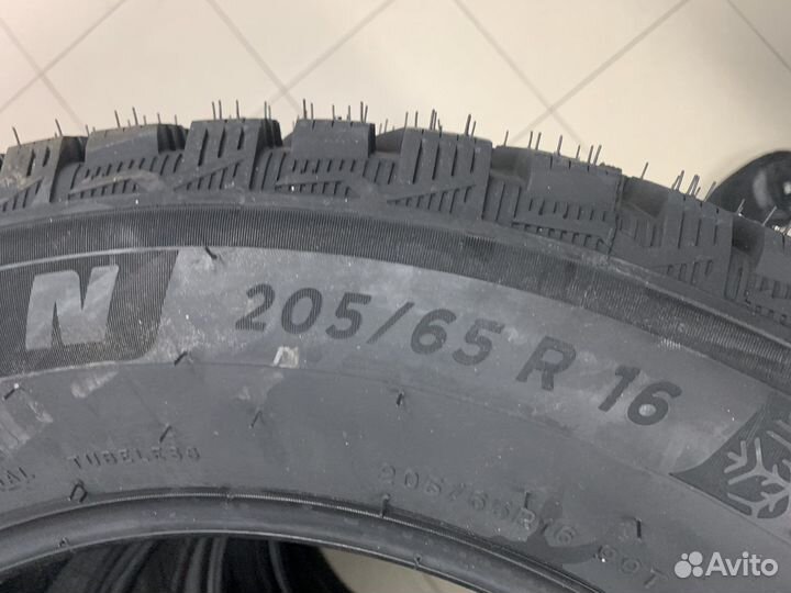 Michelin X-Ice North 4 205/65 R16