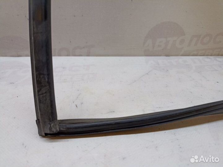 Уплотнитель двери задний левый Hyundai Getz TB