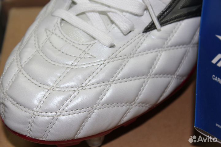 Футбольные бутсы Mizuno