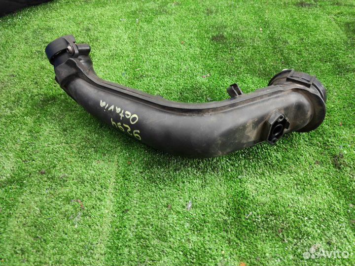 Патрубок Skoda Octavia A5 caxa 2010