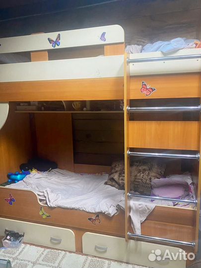 Двухъярусная кровать