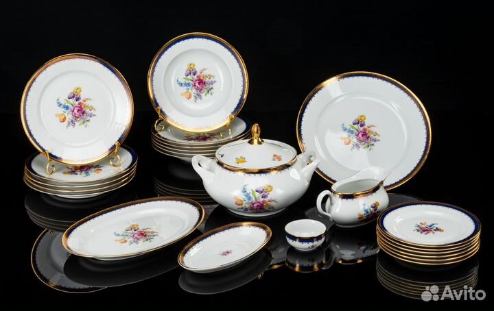 Столовый сервиз, украшенный мейсенским букетом