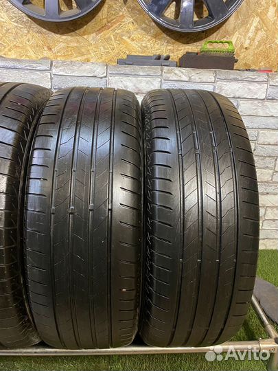 Bridgestone Alenza 001 225/65 R17