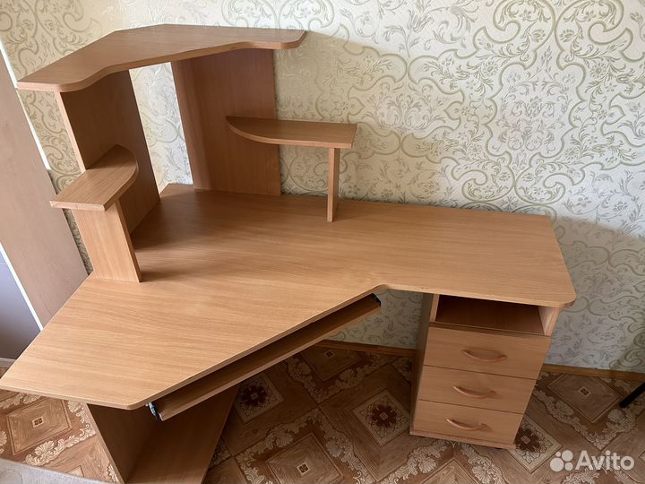 Компьютерный стол